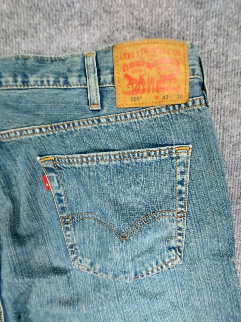 Levis Mens 559 Regular Fit Jeans size 42x30 Fit 42x29 Med Wash